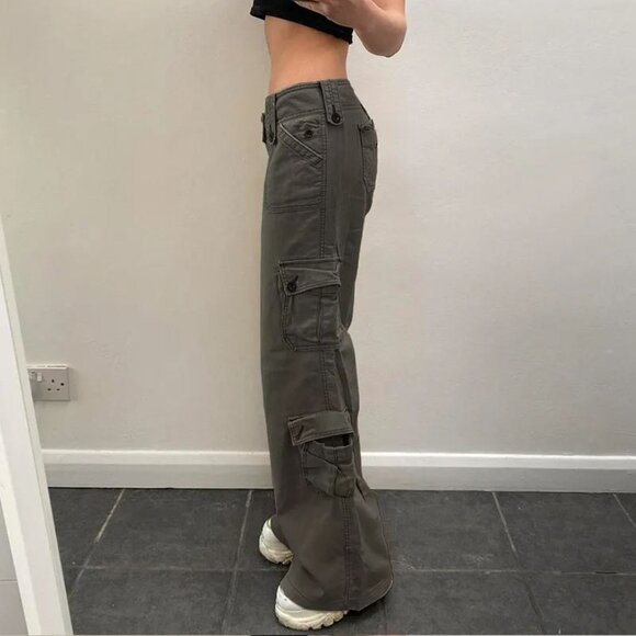 Honet - Low Rise Baggy Cargo Pants with Multiple Pockets in Color Khaki - Picture 1 of 5